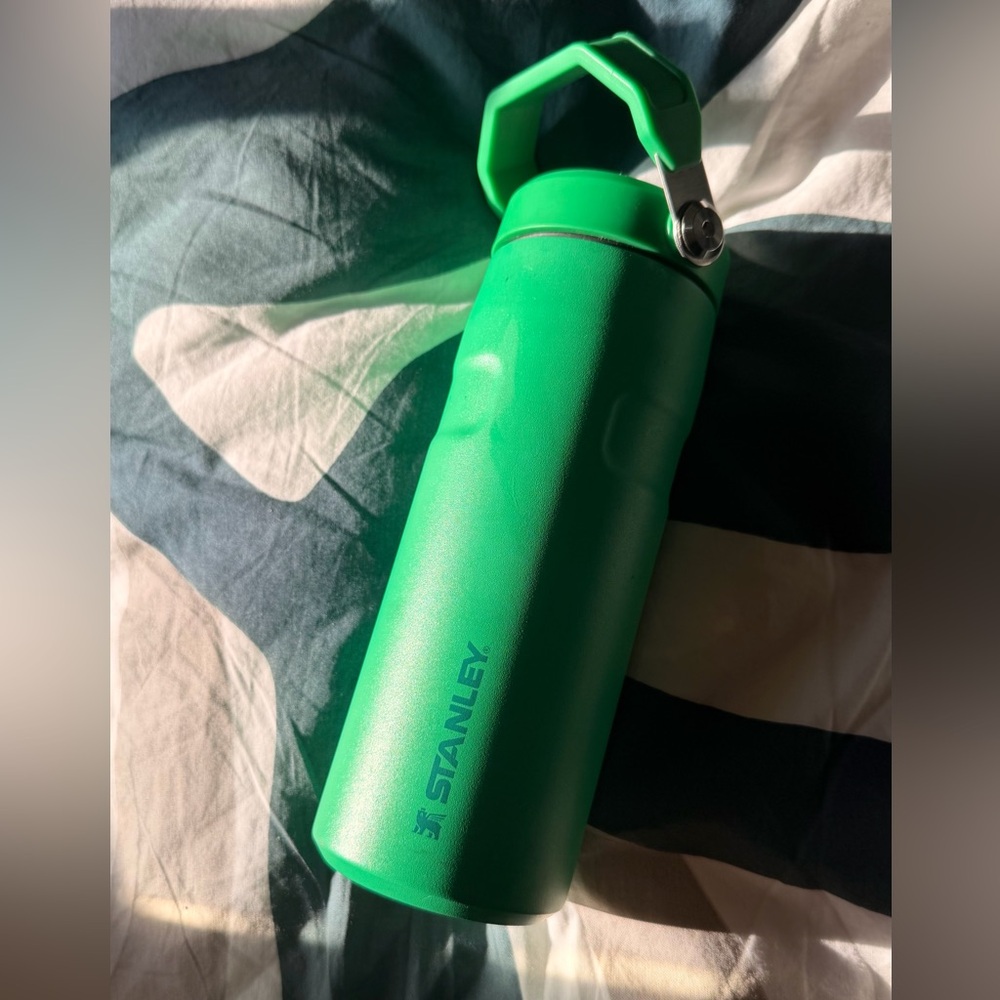 Stanley water bottle- The IceFlow Bottle with Flip Straw Lid